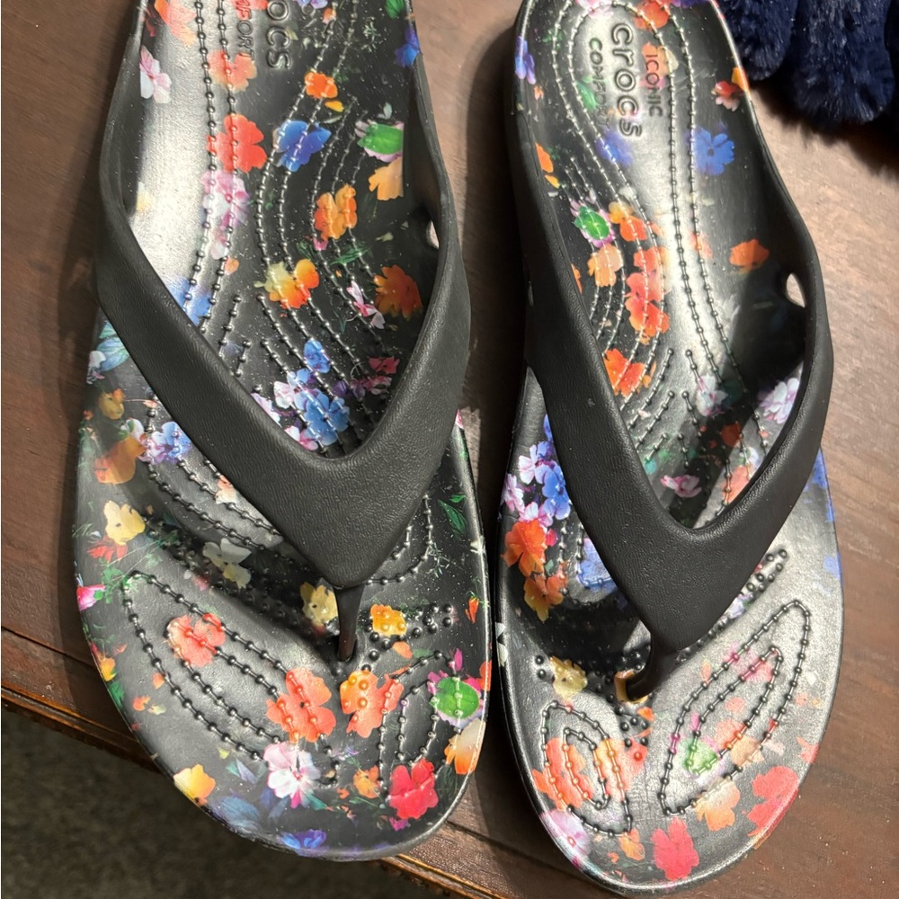 CROCS Women's Black Multicolor Floral Sandals